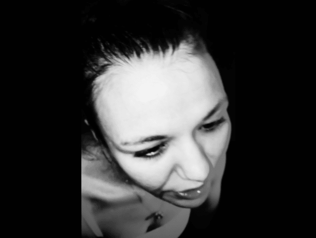 The Young Peenelopee #5 [The early works with 21] hot Close-Up Pissdrinking in b&w schwarz-weiß